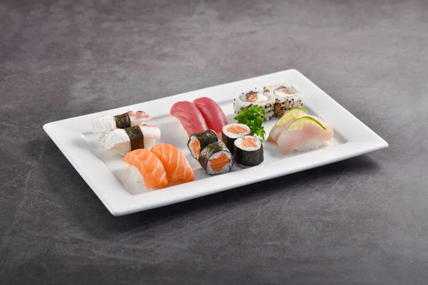 Sushi Mix Vorhanden Beste Sushi Sorten Bild Auf Neutralem Hintergrund — Stockfoto