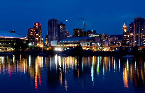 Centre-ville de Vancouver la nuit — Photo