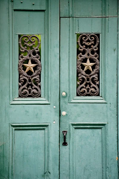 Gammal grön dörr — 图库照片