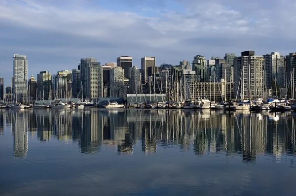 Vancouver centro y puerto deportivo — Foto de Stock