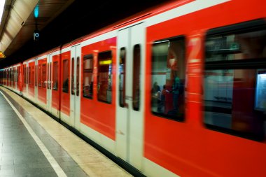 u-bahn yerel metro treni hareket