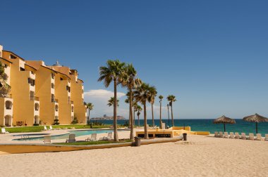 tropikal tatil köyü
