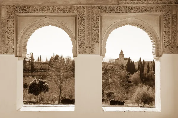 アルハンブラ宮殿のアーチ — ストック写真