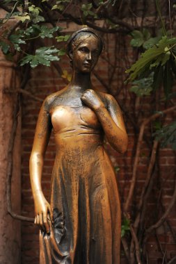 Juliette'ler staue