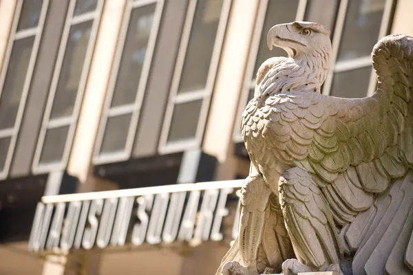 Estatua de águila fotos de stock, imágenes de Estatua de águila sin  royalties | Depositphotos