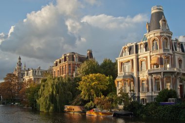 amsterdam kanal boyunca Barok Konakları