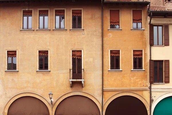 Houses in downtown Mantua, Nothern Italy — Stock Photo, Image