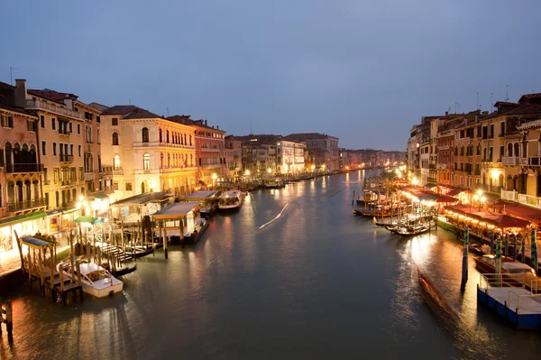 Venetiansk Grand Canal fra Rialto-broen – stockfoto