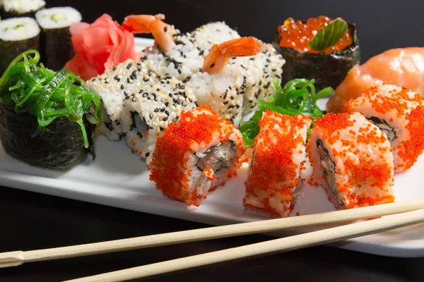 Närbild av japanska skaldjur sushi — Stockfoto