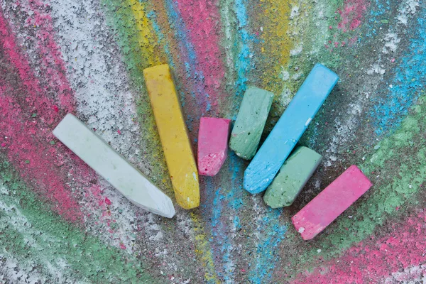 kaldırımda çizmek için boya kalemi