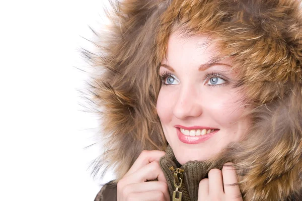 Junge Frau in einer Jacke mit Pelz — Stockfoto
