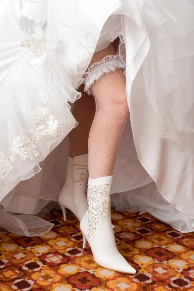 A sexy leg of the bride in a boot — Stock Photo, Image