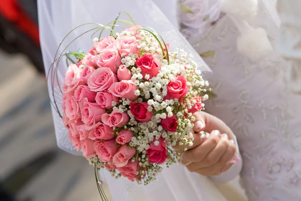 Wedding dress and flower bouquet — Stock Photo, Image