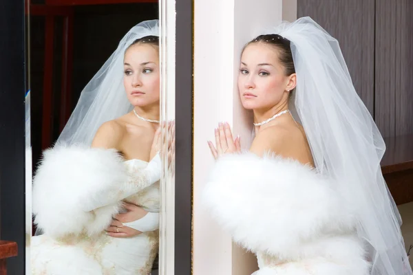 Bride in the mirror — Stock Photo, Image