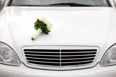 bouquet on the car clipart