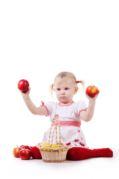 Fille avec deux pommes — Photo