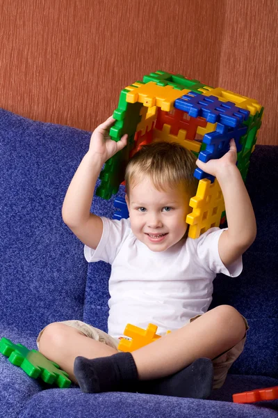 Jongen spelen — Stockfoto