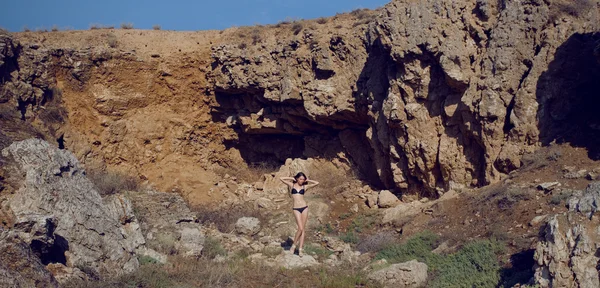 Girl in the mountain — Stock Photo, Image