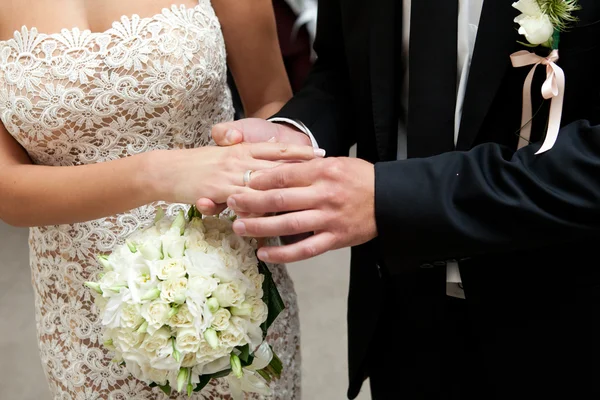結婚指輪を置く — ストック写真