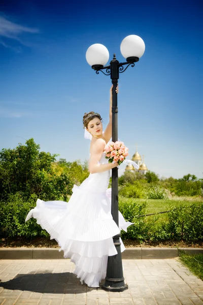 Dancing bride — Stock Photo, Image