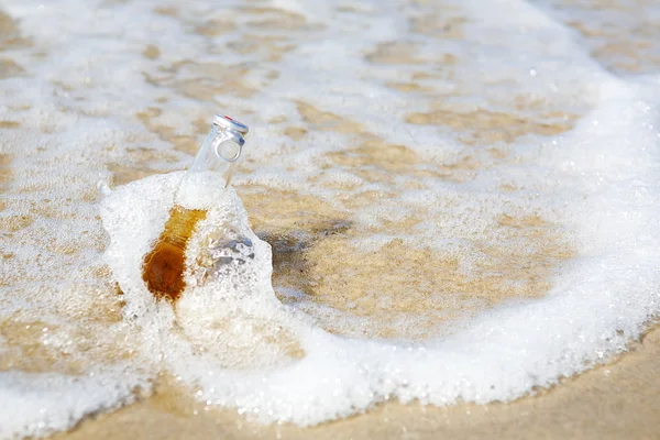 Bier am Strand — Stockfoto