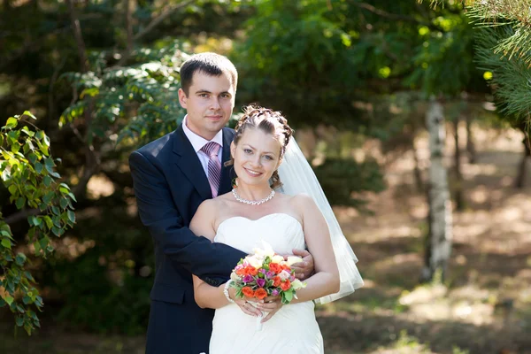 Portrét nevěsta a ženich — Stock fotografie