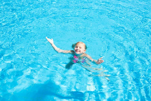 Chica nadadora — Foto de Stock