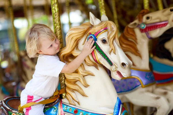 Ребенок на лошади — стоковое фото