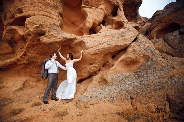 Couple sur la montagne — Photo