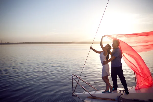 Couple under the sail — Stock Photo, Image