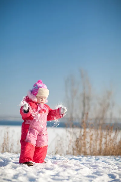 Dítě v zimě — Stock fotografie