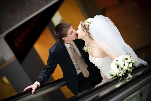 Kuss in der U-Bahn — Stockfoto