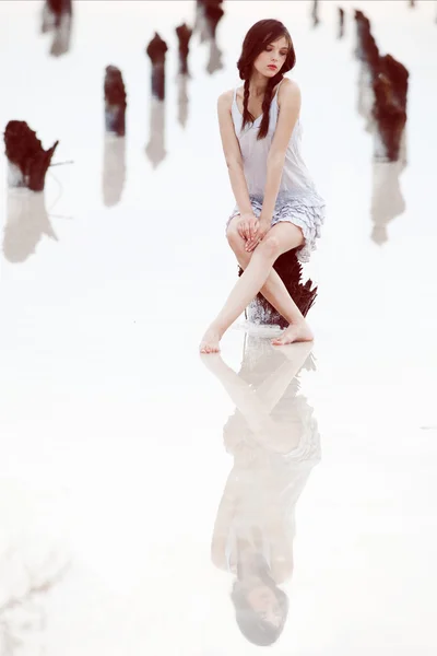 Dziewczyna w salt lake — Zdjęcie stockowe