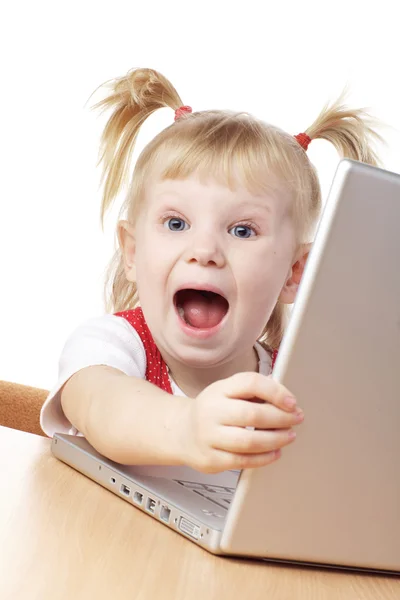 Happy child and laptop — Stockfoto