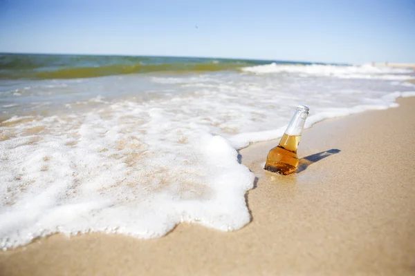 Öl på stranden — Stockfoto