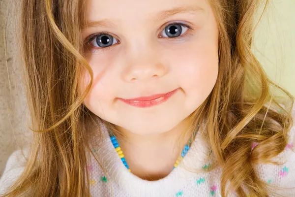 mavi gözlü sarışın güzel