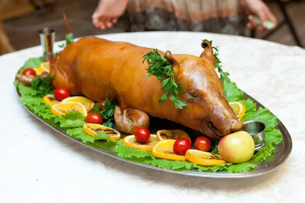 Cerdo en el plato Fotos De Stock Sin Royalties Gratis