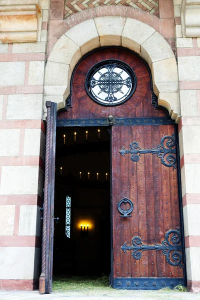 Дверь в церковь — стоковое фото