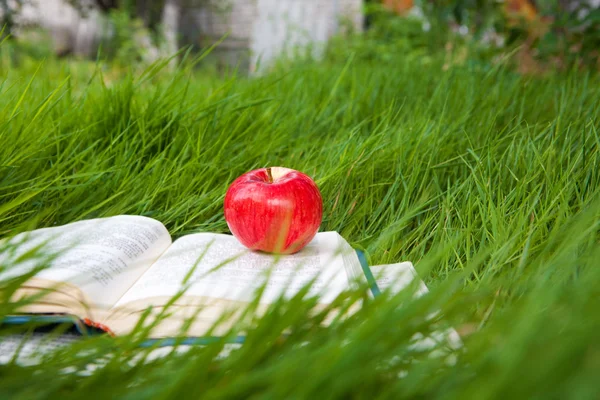 Book with apple — Stock Photo, Image