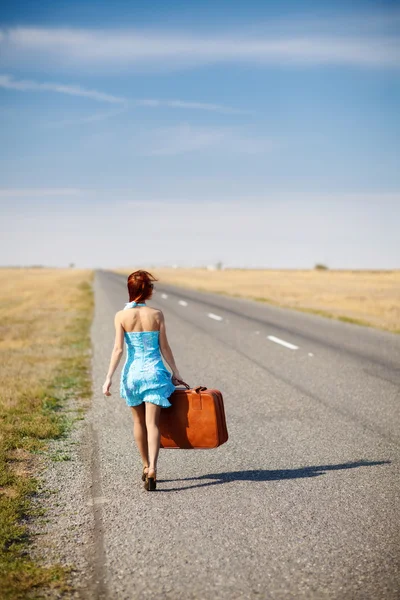 Menina na estrada — Fotografia de Stock