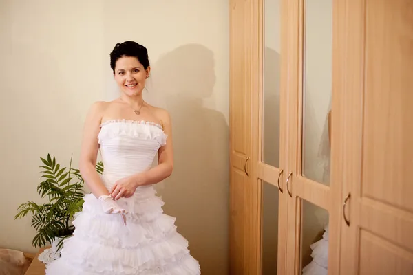 Bride puts on a white glove — Stock Photo, Image