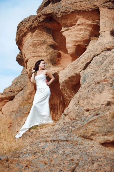 Mädchen auf dem Berg — Stockfoto