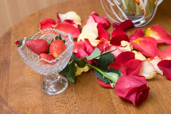 Red strawberry with petails of the roses — Stock Photo, Image