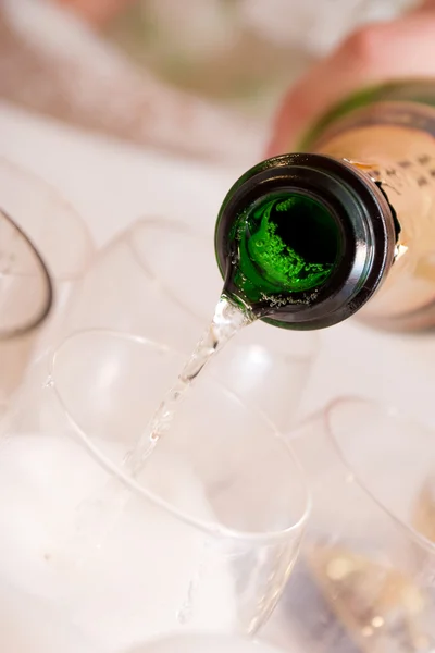 Vylévání Champagne — Stock fotografie