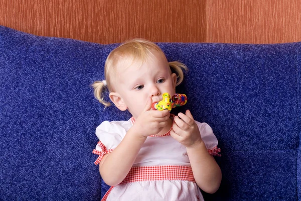 Menina assobiando — Fotografia de Stock