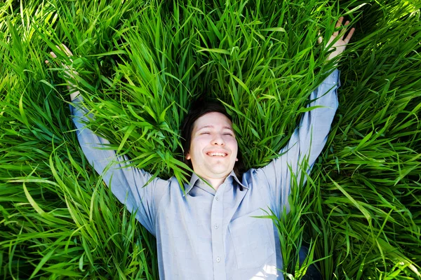 Ruhe auf dem Gras — Stockfoto