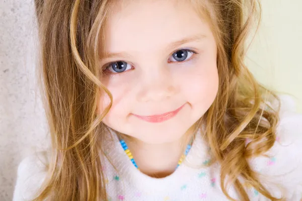 Menina sorridente — Fotografia de Stock