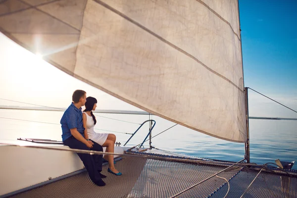 Couple sous la voile — Photo