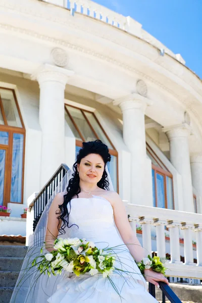 Nevěsta na schodiště — Stock fotografie