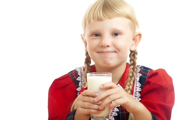 Mädchen mit Milch — Stockfoto